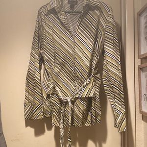 Ashley Stewart XL BLOUSE Green/White/Black. Great for office or with jeans.